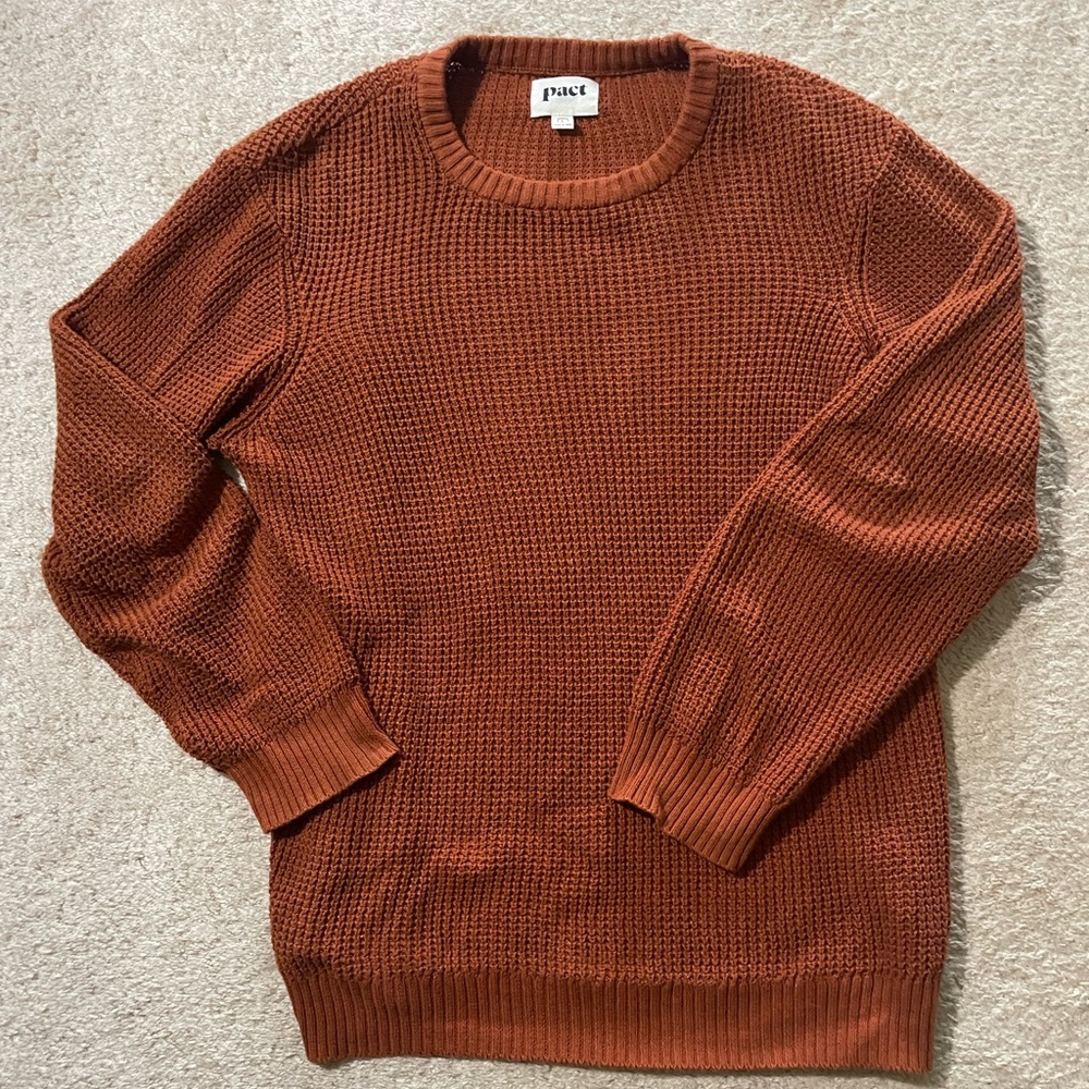 Pact Men's Crewneck waffle knit Sweater - Rust Orange - size large *small snag